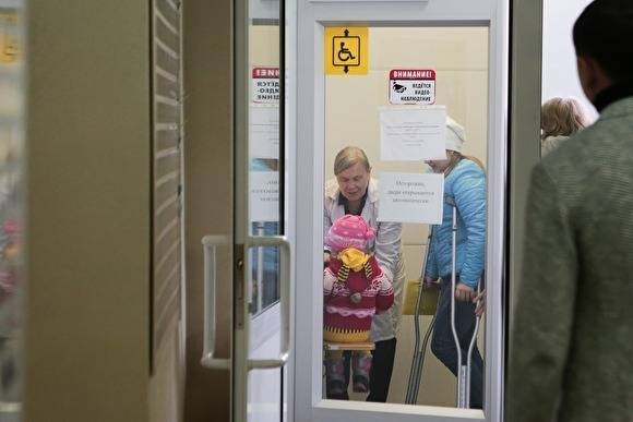 В инфекционной больнице Кургана пояснили, почему родители маленьких пациентов спят на полу