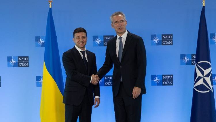 Столтенберг и Зеленский обсудили вступление Украины в НАТО
