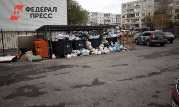 В одном из дворов Сургута перестали вывозить мусор: общественники обратились к мэру