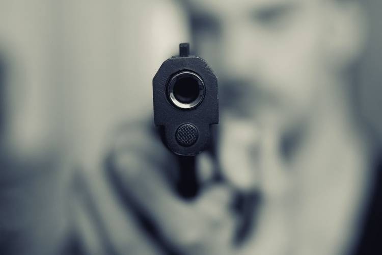 Мужчина открыл стрельбу в московском общежитии