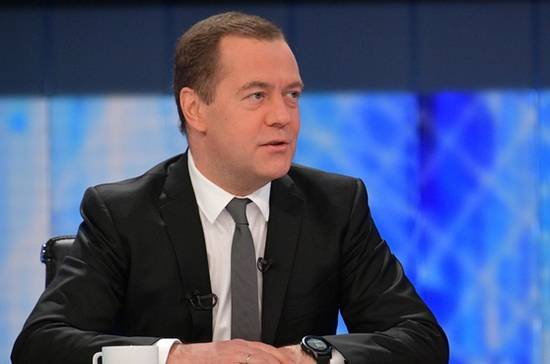 Медведев поздравил воспитателей с профессиональным праздником
