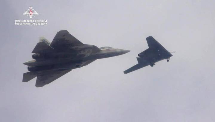 "Охотник" и Су-57 совершили первый совместный полет
