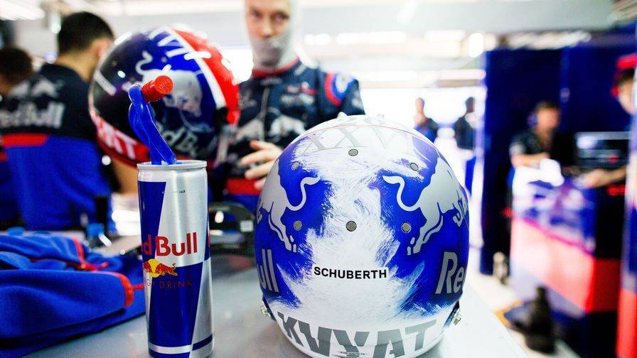 Даниилу Квяту запретили менять дизайн шлема на Гран При России