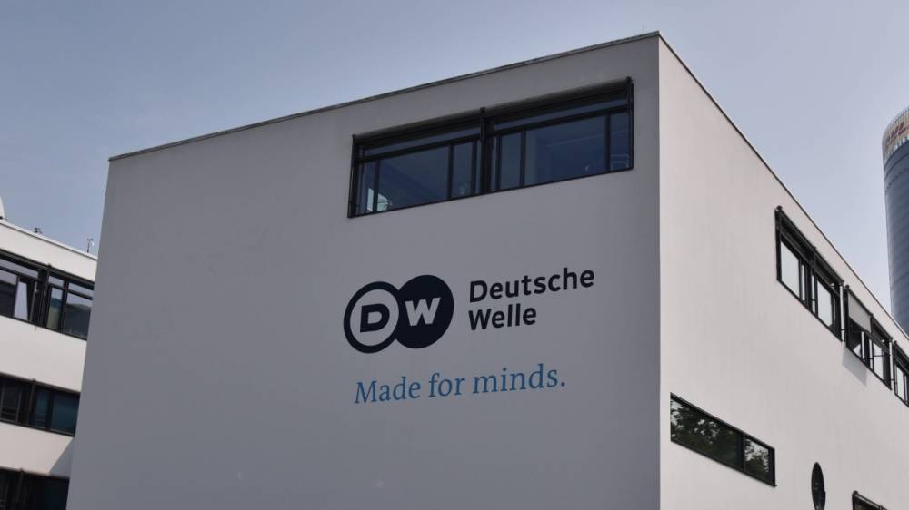 Deutsche Welle могут лишиться российской аккредитации из-за подозрений в экстремизме