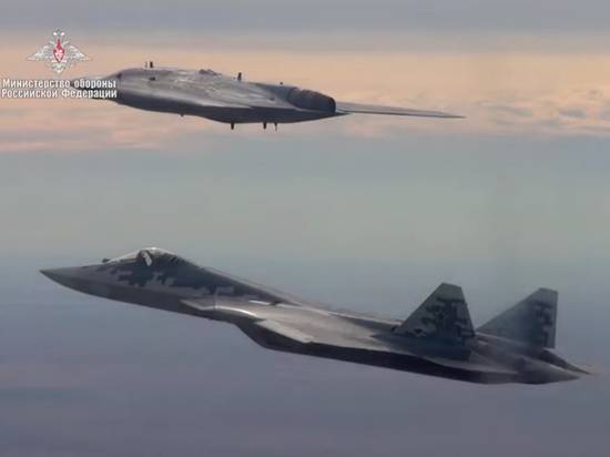 Эксперт прокомментировал совместный полет Су-57 и боевого дрона «Охотник»