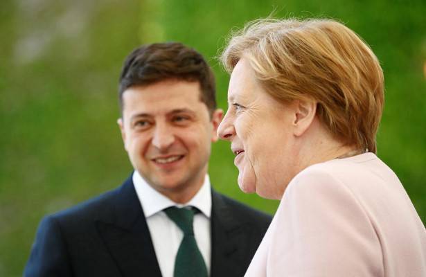 Зеленский объяснил критику в адрес Макрона и Меркель