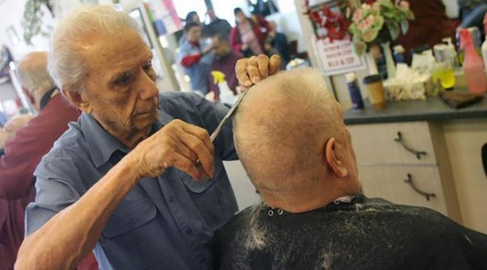 Умер самый старый в мире парикмахер