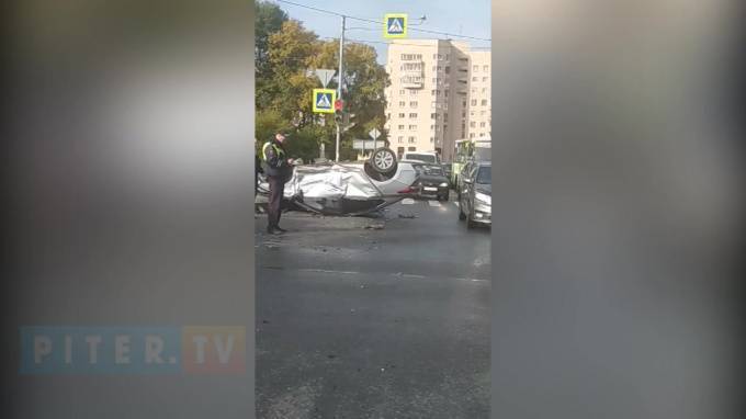 На пересечении улиц Чекистов и Партизана Германа перевернулся автомобиль