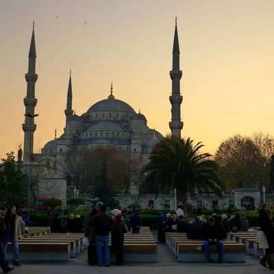 В результате землетрясения в Стамбуле обрушился минарет мечети Хаджи Ахмета