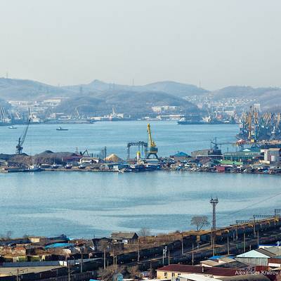 Задержанные рыбаки-браконьеры из КНДР доставлены в порты Находка и Посьет