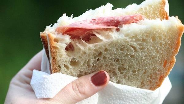 Диетолог поделилась, как сбросить вес на бутербродах с колбасой