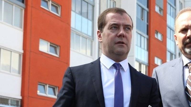 Медведев поручил проработать переход к новой потребкорзине с 2021 года