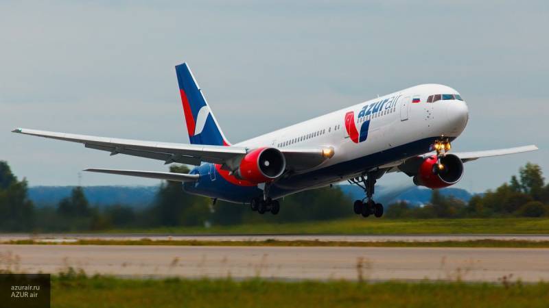 Azur Air выплатит по 100 тысяч рублей пассажирам, совершившим жесткую посадку в Барнауле