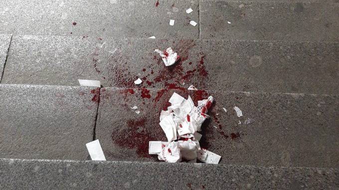 Неизвестные напали на мужчину на станции метро "Ленинский проспект"