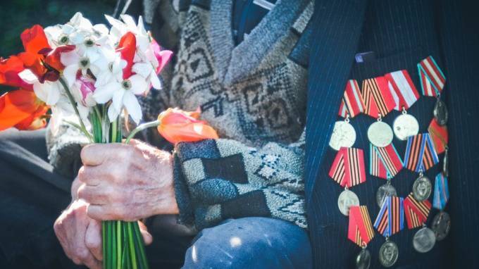 Ветераны обсудили с Бегловым план празднования 75-летия Великой Победы