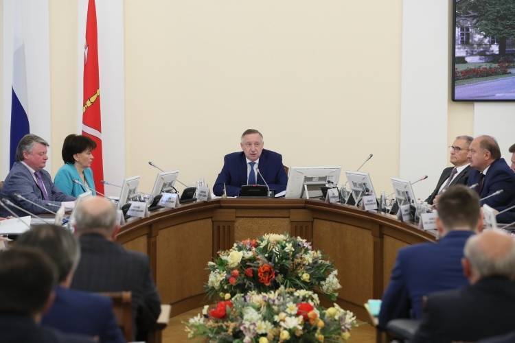 Беглов обсудил изменения в постановлениях городского правительства