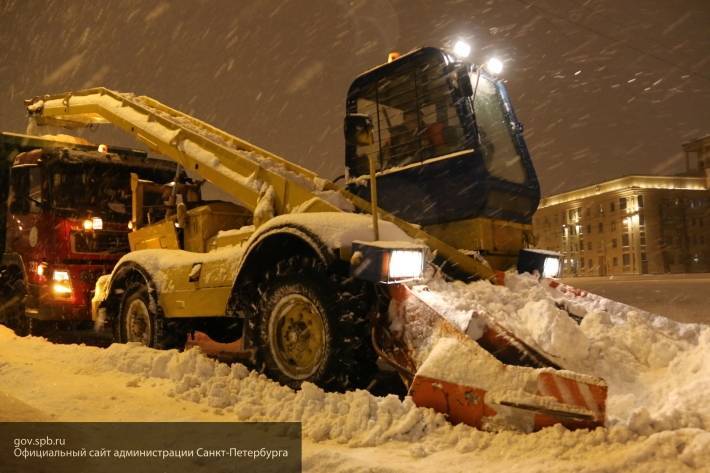 Беглов заявил о наращивании закупок снегоуборочной техники для Петербурга