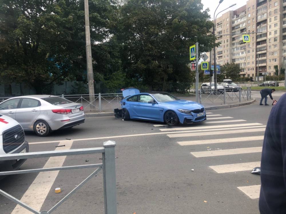 Дорогостоящая BMW сильно пострадала в аварии на Афонской улице