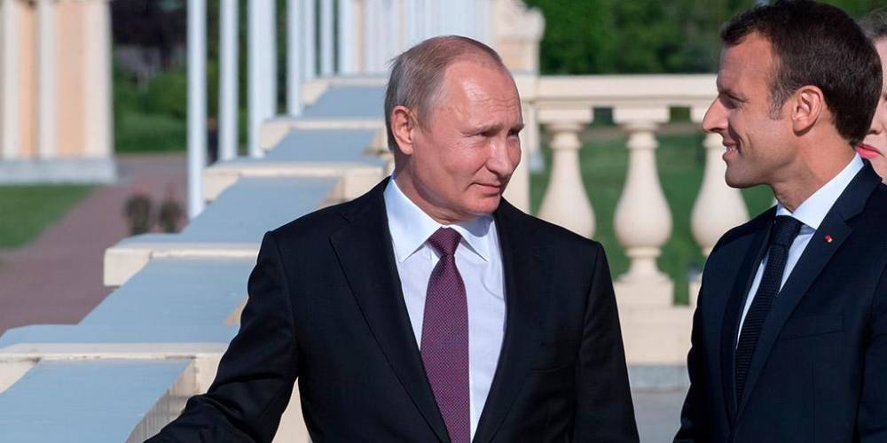 В правительстве Украины захотели почитать стенограммы бесед Путина и Макрона