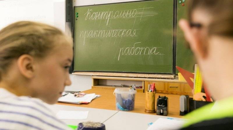Методиста московской школы уволили из-за запрета выходить в туалет ученикам