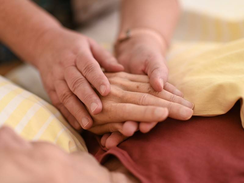 Онемение рук после сна врачи назвали грозным симптомом