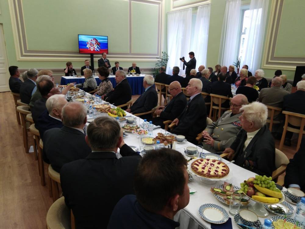 Беглов поздравил ветеранов с наступающим Международным днем пожилого человека