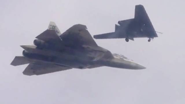 Совместный полет "Охотника" и Су-57 вызвал восторг на Западе