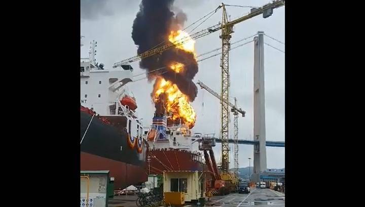 Момент взрыва на танкере с россиянами на борту попал на видео
