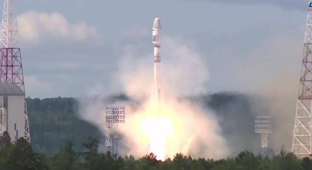 Ракета-носитель "Союз-2.1Б" успешно стартовала с космодрома Плесецк
