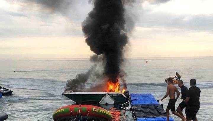 Взрыв катера на сочинском пляже попал на видео