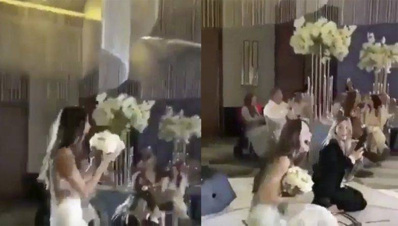 На уморительном видео невеста сама поймала свой букет на свадьбе. Все считают, это знак