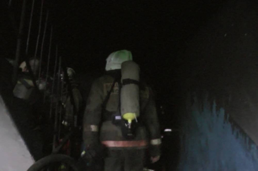 В Северодвинске вспыхнул пожар на первом этаже жилого дома