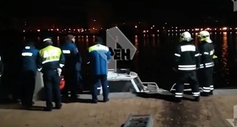 Видео с места падения автомобиля в реку в Москве