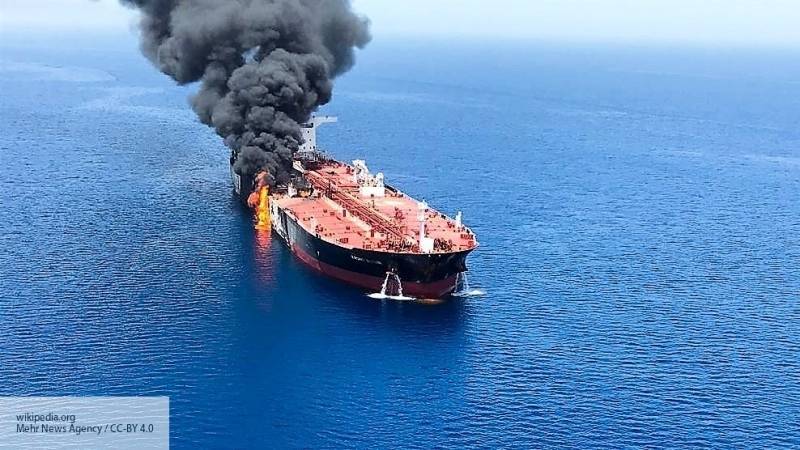 Россиян эвакуировали с горящего судна у берегов Южной Кореи