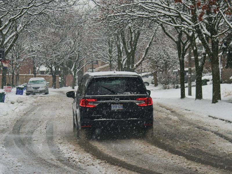 Неожиданный снегопад привёл к массовым авариям в Канаде