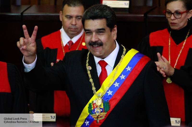 Мадуро сообщил о российских военных специалистах, прилетевших в Венесуэлу