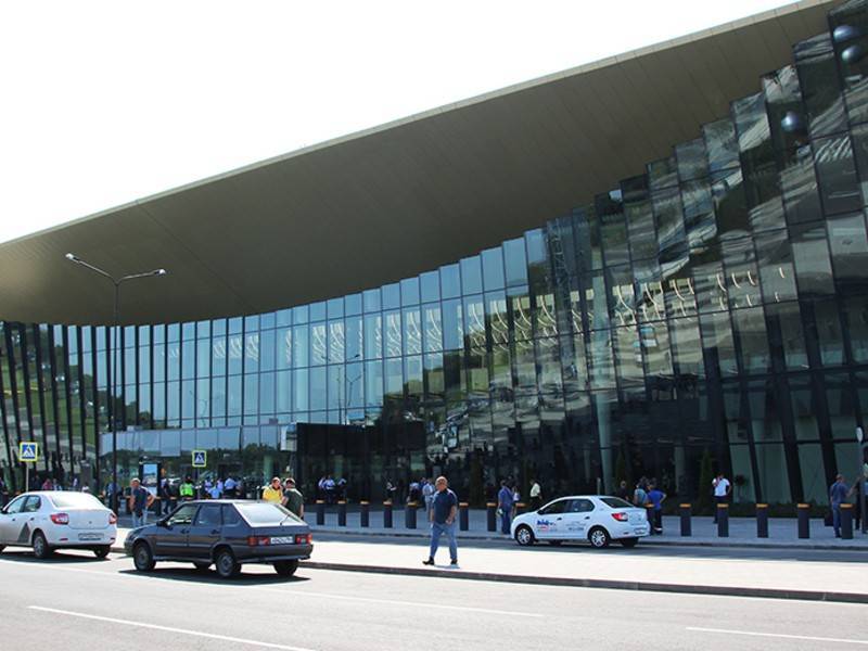 Володин раскритиковал дороговизну парковки в новом аэропорту Саратова