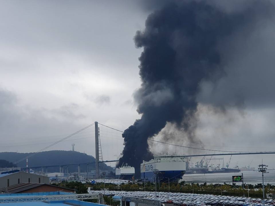 Взрыв прогремел на судне в порту в Южной Корее