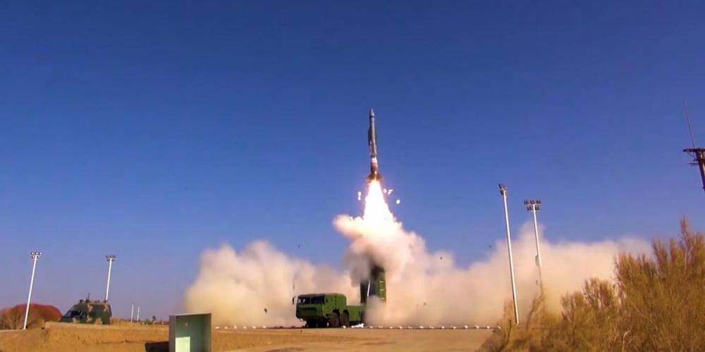 Китай впервые продемонстрировал запуск баллистической ракеты DF-17