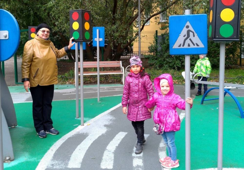 Воспитанникам социального центре в Петербурге напомнили о правилах дорожного движения