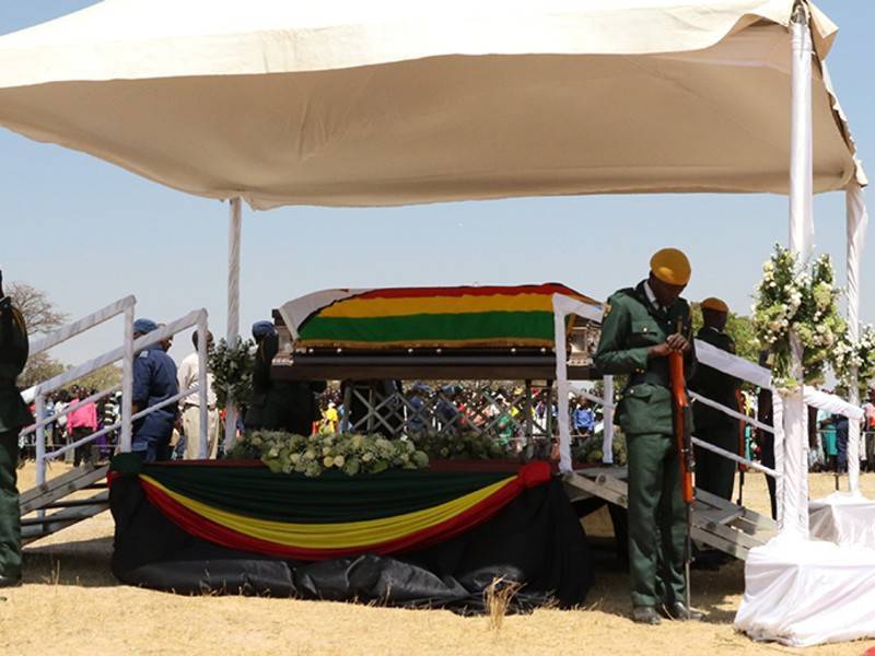 Представители власти не пришли на похороны экс-президента Зимбабве