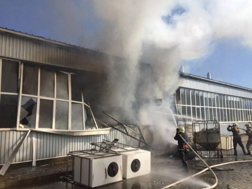 Взрыв и пожар на заводе в Сумах: 10 пострадавших (Фото, Видео)