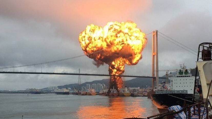 На борту загоревшегося в порту Южной Кореи танкера были десять россиян