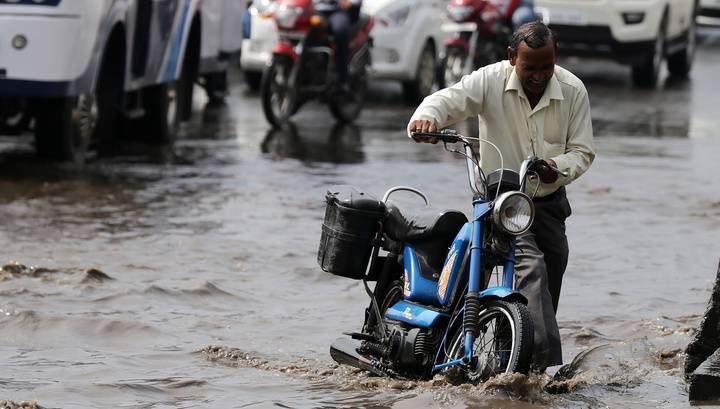 73 человека погибли в результате мощных ливней на севере Индии