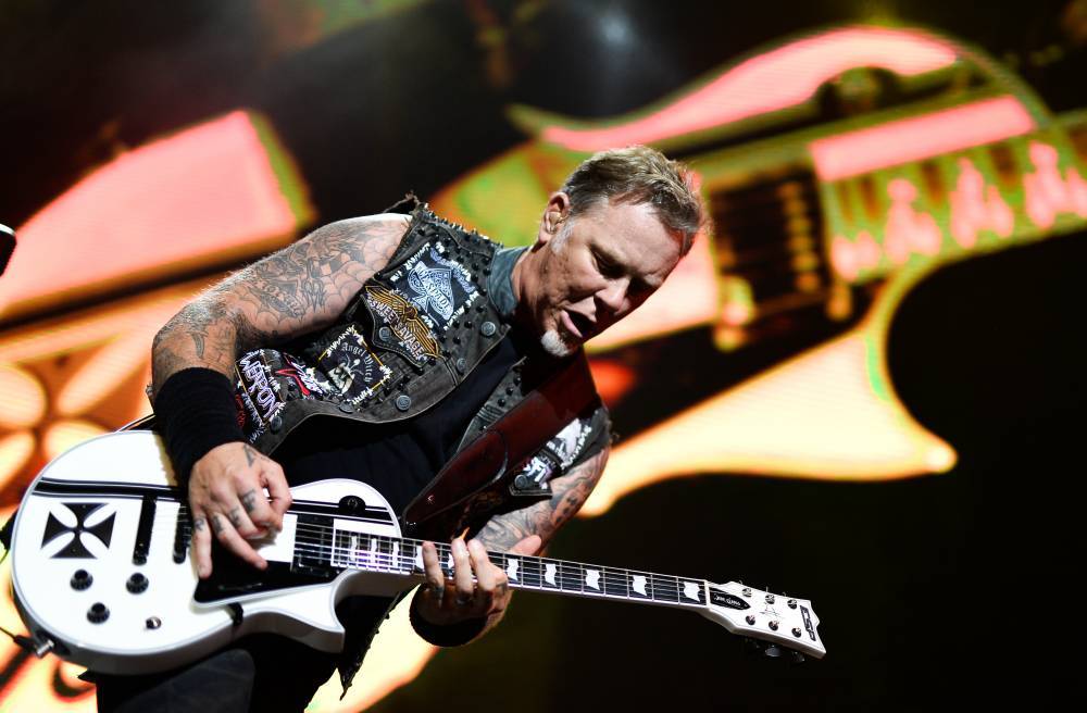 Metallica отменила концерты из-за зависимости вокалиста Хэтфилда