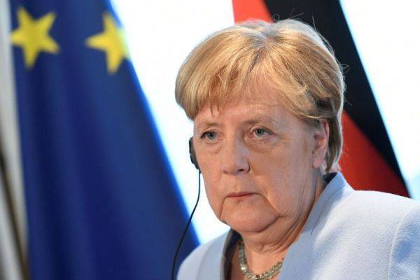 Меркель похвалила граждан ФРГ, которые «не позволили заткнуть себе рот»