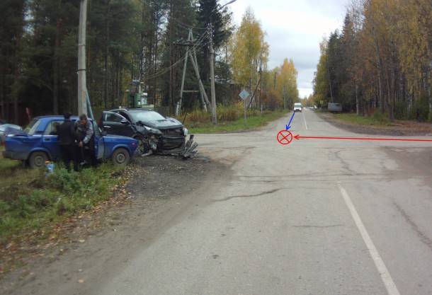 В пригороде Сыктывкара два автомобиля не поделили перекресток