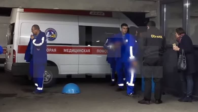 Пациентка напала на врача скорой помощи в Петербурге (ВИДЕО)