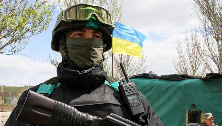 Украинские силовики размещают вооружение у жилых домов