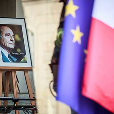 Сотни французов собрались на гражданскую панихиду по Жаку Шираку